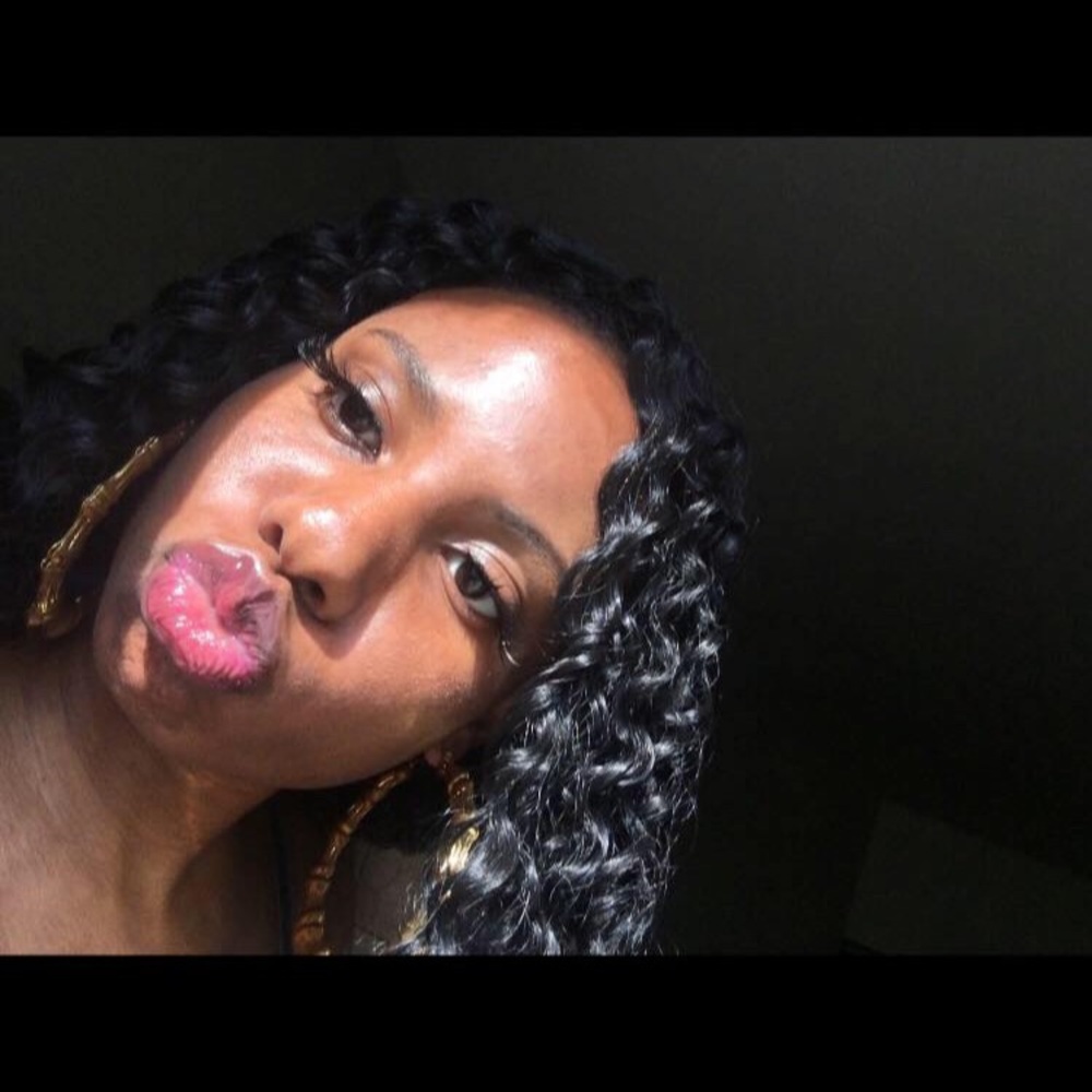 Meet your Posher, Monique